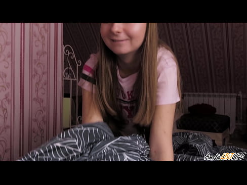 ❤️ 블론디는 그녀의 BFF를 깊이 빨아 먹고 그녀의 입에 정액을 가져옵니다. ️ 항문 포르노 우리 ko.tuberxxx.ru ❌️❤